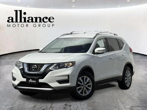 White 2018 Nissan Rogue SV