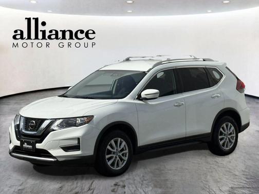 White 2018 Nissan Rogue SV