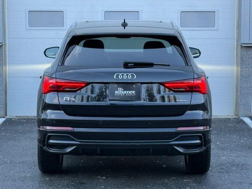 2019 Audi Q3 2.0T S line Premium Plus