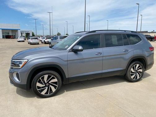 Platinum Gray Metallic 2024 Volkswagen Atlas 2.0T SE w/Technology