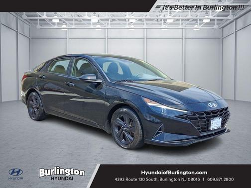 Phantom Black 2022 Hyundai ELANTRA SEL
