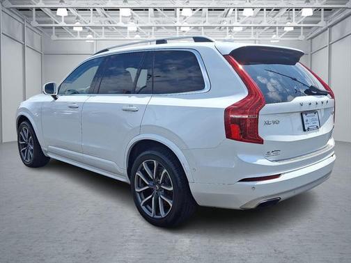 2019 Volvo XC90 T6 Momentum