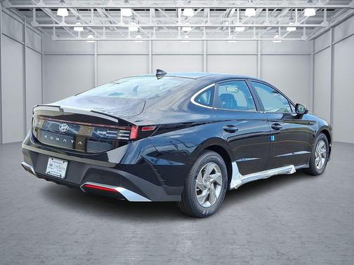 Abyss Black 2026 Hyundai SONATA SE