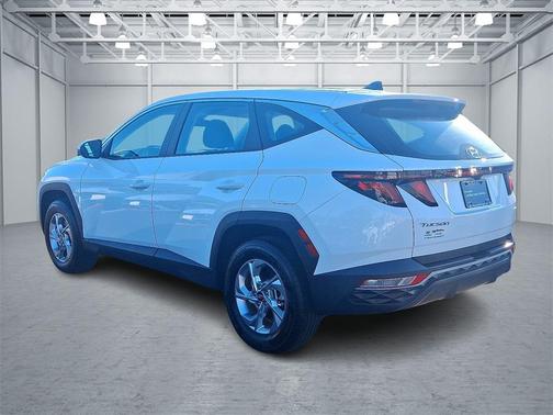 2023 Hyundai TUCSON SE