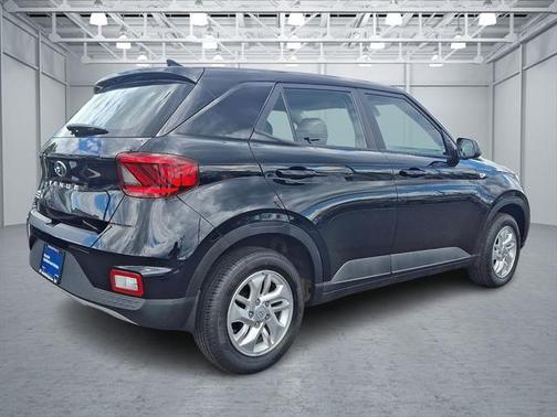 2022 Hyundai VENUE SE