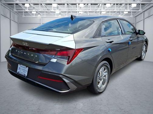 Amazon Gray 2026 Hyundai ELANTRA SE