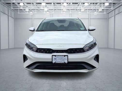 Snow White Pearl 2024 Kia Forte LXS