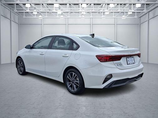 Snow White Pearl 2024 Kia Forte LXS