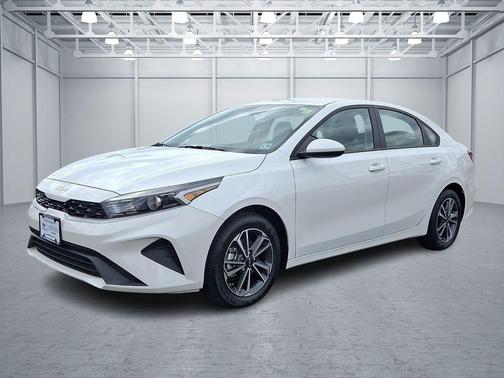 Snow White Pearl 2024 Kia Forte LXS