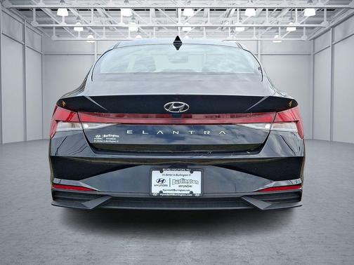 Onyx Black 2023 Hyundai ELANTRA SE