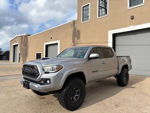 2016 Toyota Tacoma SR