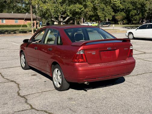 2005 Ford Focus ZX4 SE