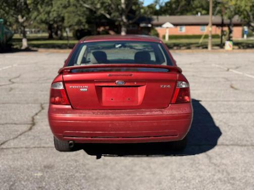 2005 Ford Focus ZX4 SE