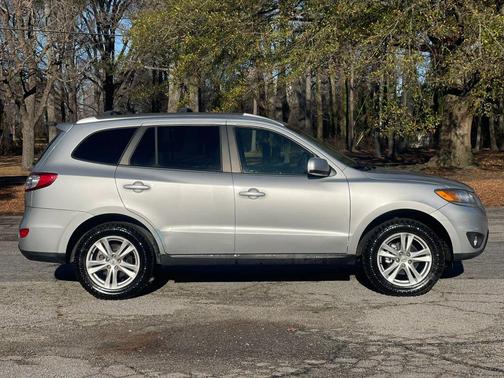 2012 Hyundai SANTA FE SE