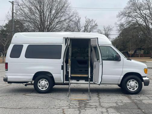 2003 Ford E350 Super Duty XL Wagon