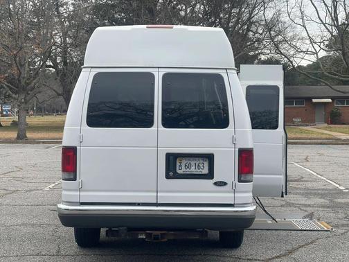 2003 Ford E350 Super Duty XL Wagon