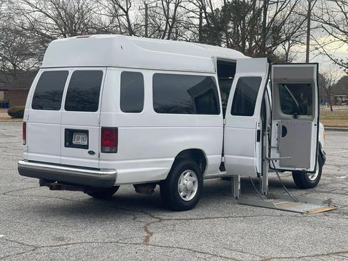 2003 Ford E350 Super Duty XL Wagon