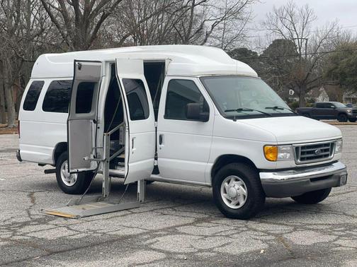 2003 Ford E350 Super Duty XL Wagon
