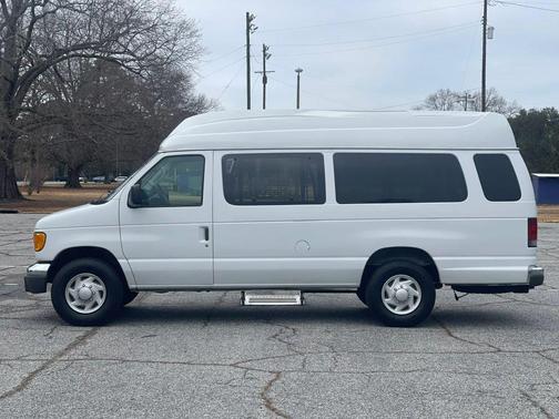 2003 Ford E350 Super Duty XL Wagon