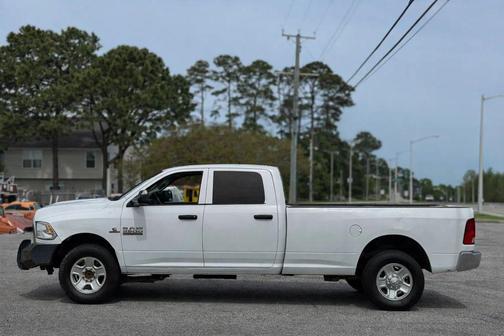 Bright White Clearcoat 2017 RAM 2500 Tradesman Crew Cab 4x2 8' Box