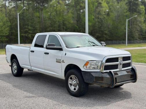 Bright White Clearcoat 2017 RAM 2500 Tradesman Crew Cab 4x2 8' Box
