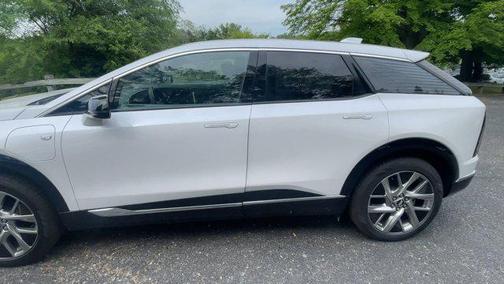 2025 Cadillac OPTIQ Luxury 1 AWD