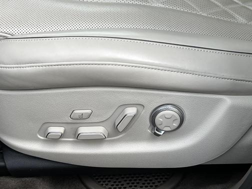 Vik Black 2024 Genesis GV80