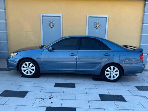 2004 Toyota Camry XLE