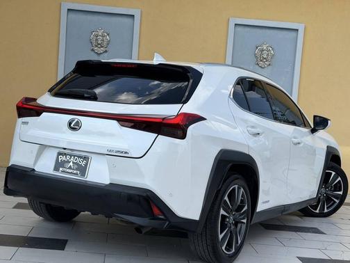 Eminent White Pearl 2020 Lexus UX 250h Base