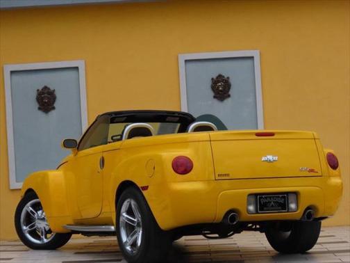 2004 Chevrolet SSR LS 2dr Regular Cab Convertible Rwd SB
