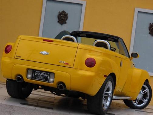 2004 Chevrolet SSR LS 2dr Regular Cab Convertible Rwd SB