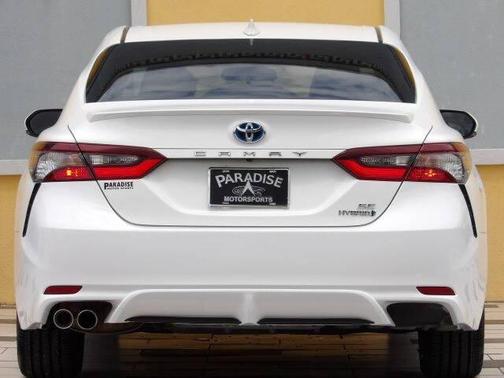 Ice Cap 2024 Toyota Camry Hybrid SE