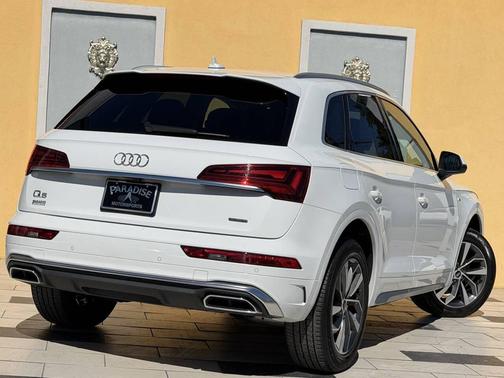 Glacier White Metallic 2023 Audi Q5 45 S line Premium