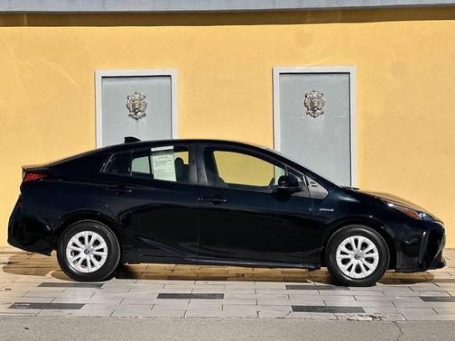 2022 Toyota Prius LE