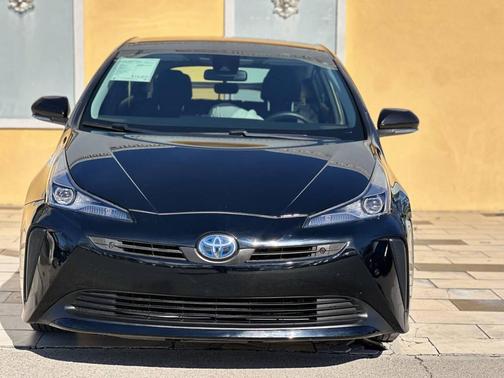 2022 Toyota Prius LE