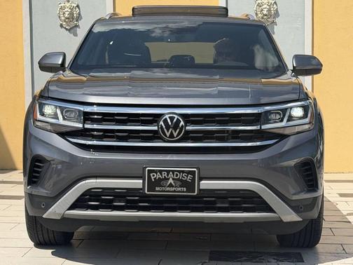 Platinum Gray Metallic 2023 Volkswagen Atlas Cross Sport 2.0T SE w/Technology 4MOTION