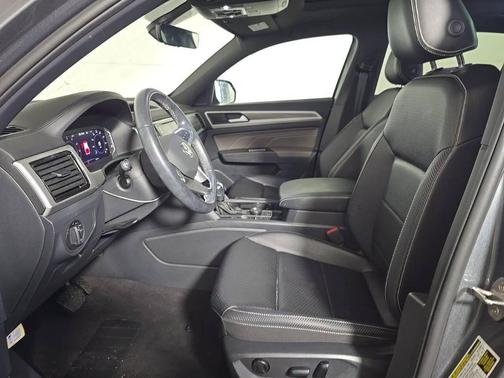 Platinum Gray Metallic 2023 Volkswagen Atlas Cross Sport 2.0T SE w/Technology 4MOTION