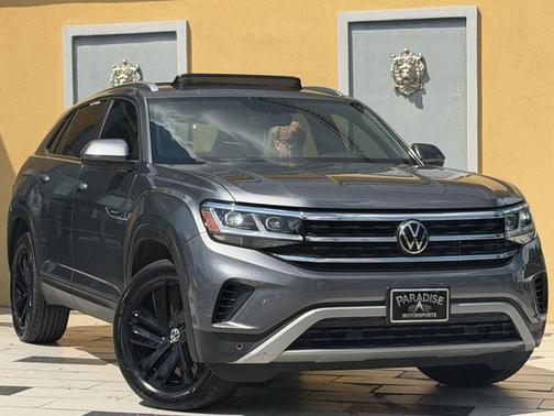 Platinum Gray Metallic 2023 Volkswagen Atlas Cross Sport 2.0T SE w/Technology 4MOTION