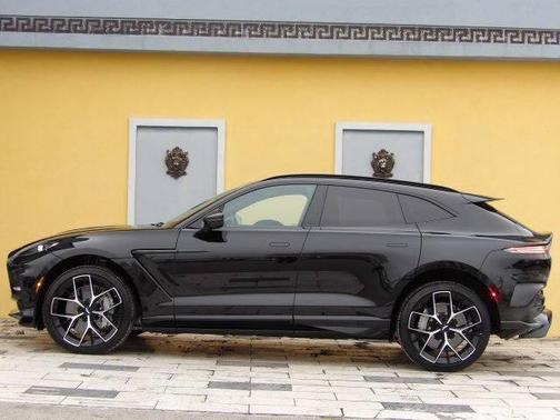 2025 Aston Martin DBX 707