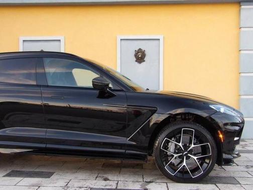 2025 Aston Martin DBX 707
