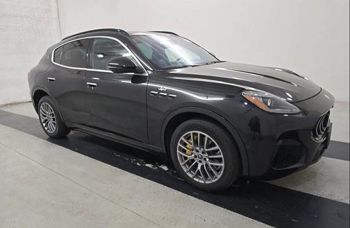 Nero Tempesta Metallic 2023 Maserati Grecale GT