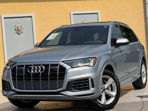 Satellite Silver Metallic 2023 Audi Q7 45 Premium Plus