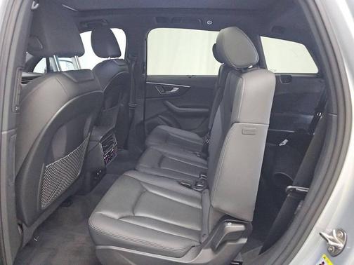 Satellite Silver Metallic 2023 Audi Q7 45 Premium Plus