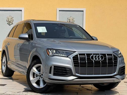Satellite Silver Metallic 2023 Audi Q7 45 Premium Plus
