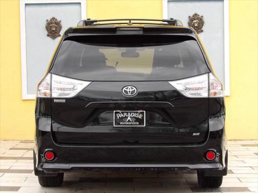 2020 Toyota Sienna SE