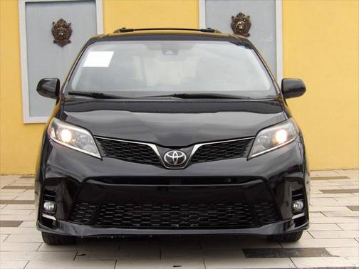 2020 Toyota Sienna SE