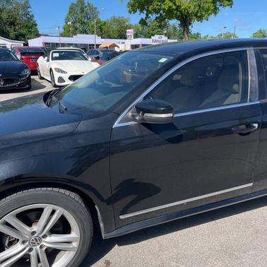 Black 2012 Volkswagen Passat 2.0 TDI SEL Premium
