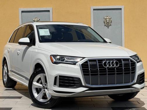 Carrara White 2023 Audi Q7 45 Premium