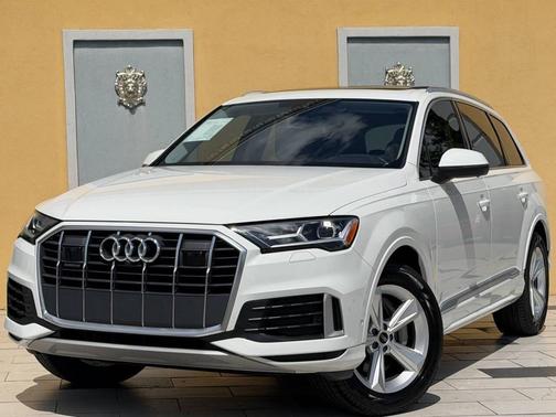 Carrara White 2023 Audi Q7 45 Premium