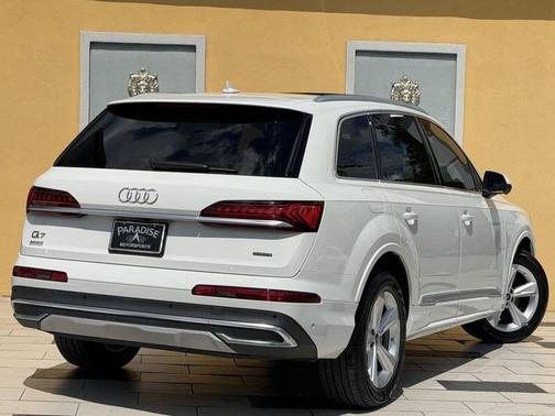 Carrara White 2023 Audi Q7 45 Premium